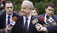 Roberto Andós "Viva la Libertà": Barfuß übers politische Parkett Roberto Andós "Viva la Libertà": Barfuß übers politische Parkett