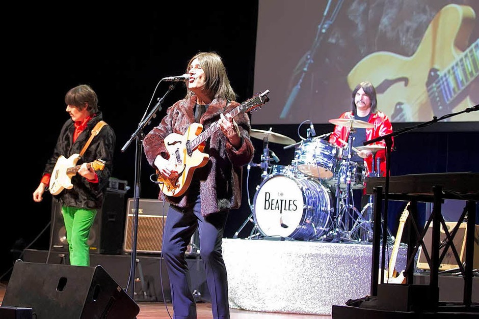 Wie das Original? Nun ja: fast. Das Beatles-Musical "All You Need Is Love" in Freiburg. (Foto: Daniel Fleig) Wie das Original? Nun ja: fast. Das Beatles-Musical "All You Need Is Love" in Freiburg. (Foto: Daniel Fleig)