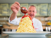 So wurde das Spaghetti-Eis erfunden So wurde das Spaghetti-Eis erfunden