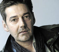 Andreas Neeser liest aus „Zwischen zwei Wassern“ Andreas Neeser liest aus „Zwischen zwei Wassern“