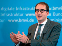 Dobrindt: Mehr Geld für mehr Breitband Dobrindt: Mehr Geld für mehr Breitband