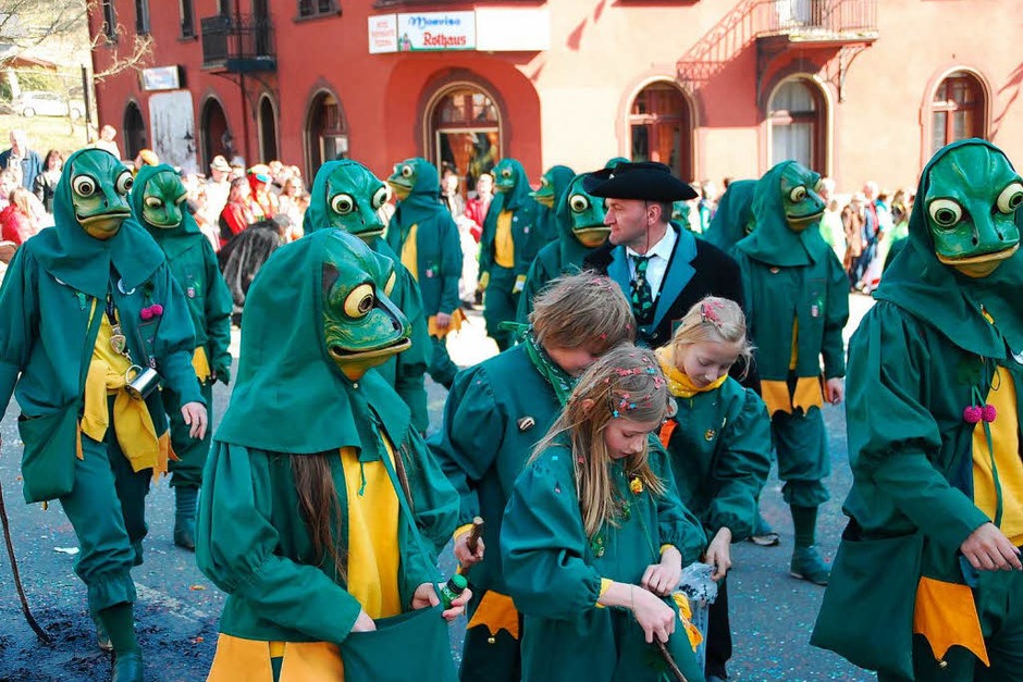 Heiß her ging es am Sonntag bei der Buurefasnacht in Neuenweg (Foto: Edgar Steinfelder) Heiß her ging es am Sonntag bei der Buurefasnacht in Neuenweg (Foto: Edgar Steinfelder)