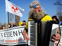 Jahrestag von Fukushima - Menschenkette gegen Atomkraft Jahrestag von Fukushima - Menschenkette gegen Atomkraft