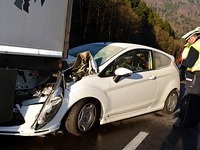 B31: Fahrer rettet sich nach Unfall aus brennendem Auto B31: Fahrer rettet sich nach Unfall aus brennendem Auto