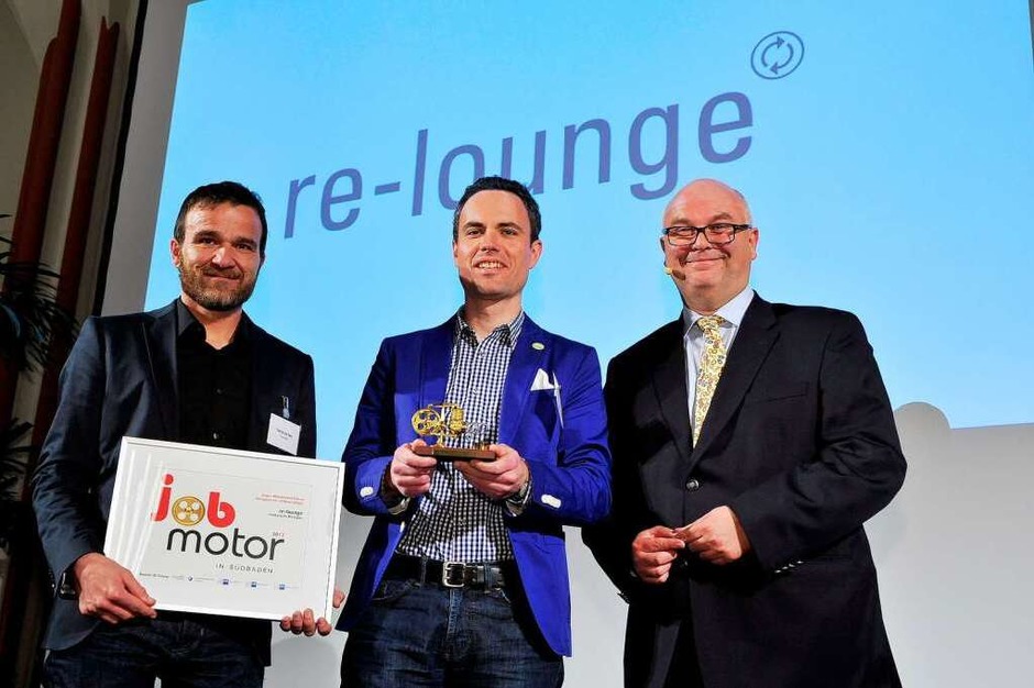 Preisverleihung des Jobmotor 2013 in der Meckelhalle der Sparkasse Freiburg-Nördlicher Breisgau. (von links) Dietmar vom Berg, Oliver Schmitt und Laudator Achim Eickhoff (Pressesprecher IHK Hochrhein-Bodensee) (Foto: Thomas Kunz) Preisverleihung des Jobmotor 2013 in der Meckelhalle der Sparkasse Freiburg-Nördlicher Breisgau. (von links) Dietmar vom Berg, Oliver Schmitt und Laudator Achim Eickhoff (Pressesprecher IHK Hochrhein-Bodensee) (Foto: Thomas Kunz)