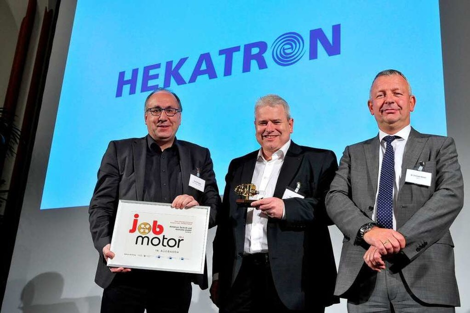 Preisverleihung des Jobmotor 2013 in der Meckelhalle der Sparkasse Freiburg-Nördlicher Breisgau. Peter Ohmberger und Michael Roth (beide Hekatron Sulzburg) und Laudator Christoph Münzer (Geschäftsführer WVIB Freiburg) (Foto: Thomas Kunz) Preisverleihung des Jobmotor 2013 in der Meckelhalle der Sparkasse Freiburg-Nördlicher Breisgau. Peter Ohmberger und Michael Roth (beide Hekatron Sulzburg) und Laudator Christoph Münzer (Geschäftsführer WVIB Freiburg) (Foto: Thomas Kunz)