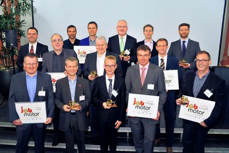 Jobmotor 2013 Gruppenfoto: vordere Reihe von links: Peter Ziras, Martin Bucher (Inxmail), Michael Hornbruch, Thomas Balzer (Hornbruch Pflegedienst), Klaus Wehrle (Carré), (mittlere Reihe von links) Peter Ohmberger, Michael Roth (Heklatron), Ulrich Prediger (Leaserad), (hintere Reihe von links) Ralf Wurth (Julabo), Dietmar vom Berg, Oliver Schmitt (Re-Lounge), Wolfgang Geistert (Vascomed), Johannes Tolle und Johannes Güntert (Reservix) (Foto: Thomas Kunz) Jobmotor 2013 Gruppenfoto: vordere Reihe von links: Peter Ziras, Martin Bucher (Inxmail), Michael Hornbruch, Thomas Balzer (Hornbruch Pflegedienst), Klaus Wehrle (Carré), (mittlere Reihe von links) Peter Ohmberger, Michael Roth (Heklatron), Ulrich Prediger (Leaserad), (hintere Reihe von links) Ralf Wurth (Julabo), Dietmar vom Berg, Oliver Schmitt (Re-Lounge), Wolfgang Geistert (Vascomed), Johannes Tolle und Johannes Güntert (Reservix) (Foto: Thomas Kunz)