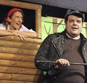 Märchen: „Rotkäppli und dr Herr Wolf“ in Basel Märchen: „Rotkäppli und dr Herr Wolf“ in Basel