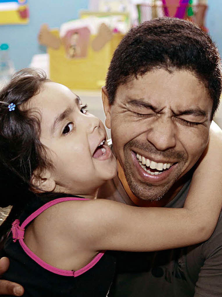 ... mit einem brasilianischem Straßenkind auf dem Arm. Foto: Markus Wanzeck
