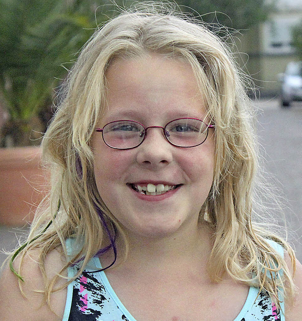 <b>Kim Wurst</b> (9 Jahre) aus Heuweiler: „Meine Lieblingsspieler ist Lukas <b>...</b> - 86208482