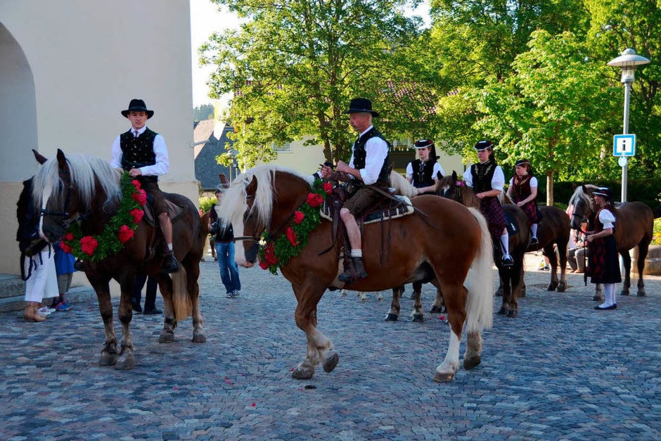80 Jahre Eulogi Ritt in Lenzkirch. Achtung gleich geht’s los. (Foto: Ralf MOrys) 80 Jahre Eulogi Ritt in Lenzkirch. Achtung gleich geht’s los. (Foto: Ralf MOrys)