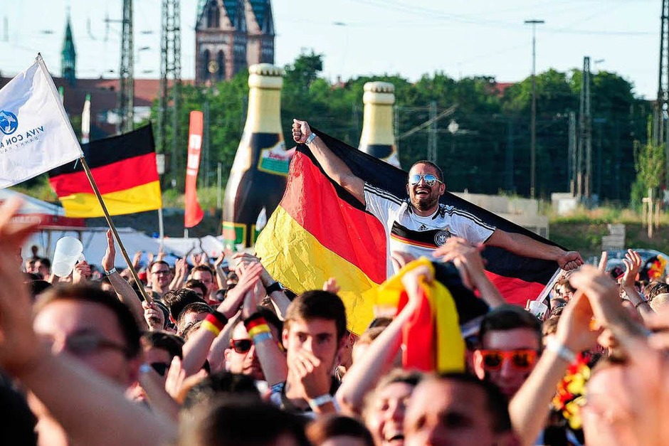 So jubelt die Freiburger Fanmeile Deutschland ins Achtelfinale (Foto: Miroslav Dakov, Miroslav Dakov) So jubelt die Freiburger Fanmeile Deutschland ins Achtelfinale (Foto: Miroslav Dakov, Miroslav Dakov)
