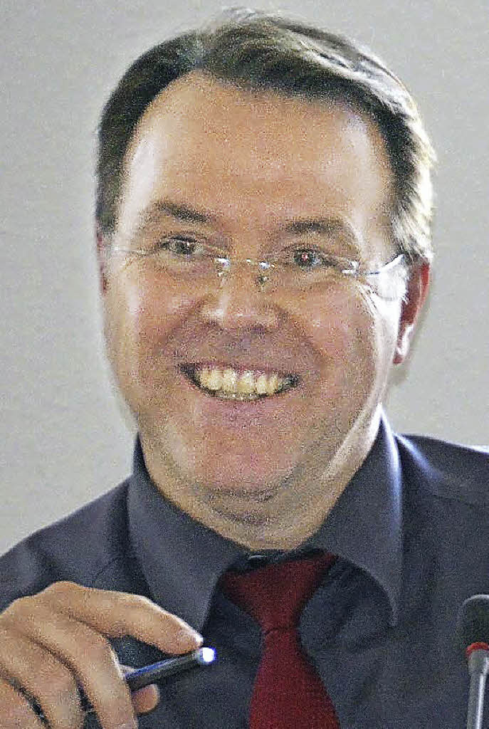 Rechts: <b>Michael Hattenbach</b> (Fachbreichsleitzer Bürgerservice und Soziales) <b>...</b> - 87011752