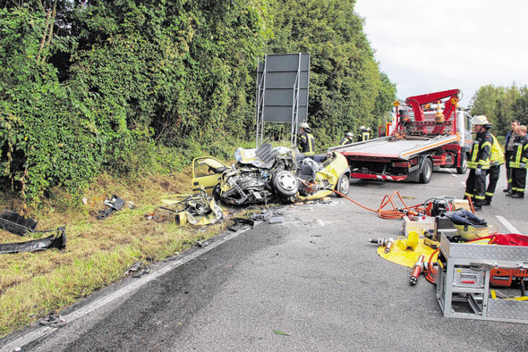 Zwei Männer sterben bei schwerem Verkehrsunfall auf der B314 Kreis