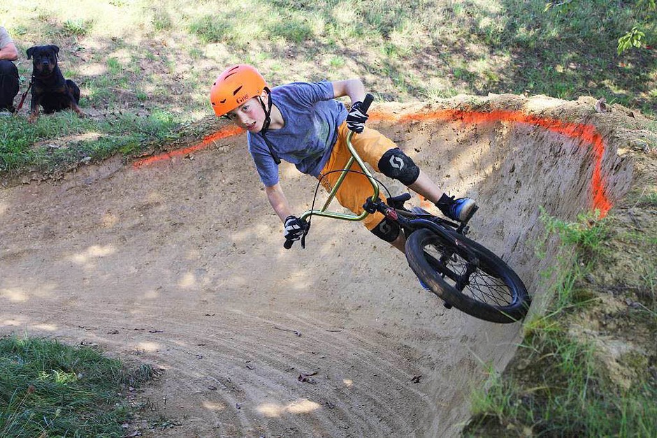 Mit der richtigen Technik sind auch spektakuläre Fahrten mit dem BMX möglich. (Foto: Erik Stahlhacke) Mit der richtigen Technik sind auch spektakuläre Fahrten mit dem BMX möglich. (Foto: Erik Stahlhacke)