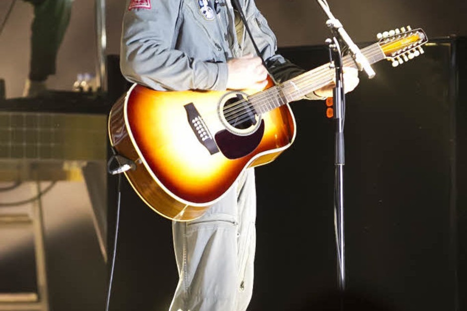James Blunt mit seiner "Moon Landing"-Tour in der Freiburger Rothausarena. (Foto: Daniel Fleig) James Blunt mit seiner "Moon Landing"-Tour in der Freiburger Rothausarena. (Foto: Daniel Fleig)