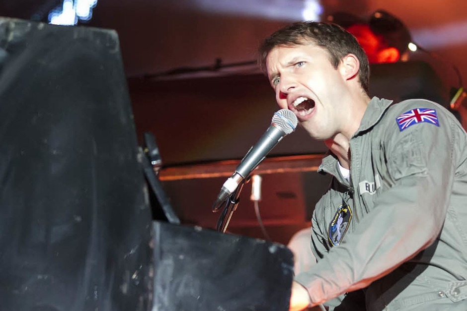 James Blunt mit seiner "Moon Landing"-Tour in der Freiburger Rothausarena. (Foto: Daniel Fleig) James Blunt mit seiner "Moon Landing"-Tour in der Freiburger Rothausarena. (Foto: Daniel Fleig)