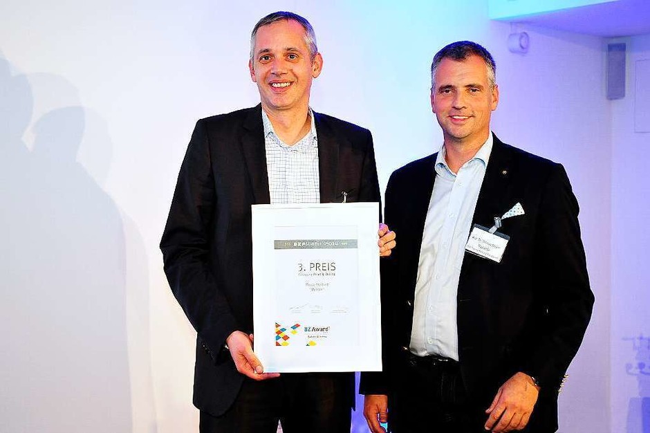 Verleihung des BZ-Award 2014 im Pressehaus der Badischen Zeitung, 3.Platz Print & Online an Daniel Strowitzki (li.) von der Messe Freiburg mit Laudator Thomas Breyer-Mayländer (Foto: Thomas Kunz) Verleihung des BZ-Award 2014 im Pressehaus der Badischen Zeitung, 3.Platz Print & Online an Daniel Strowitzki (li.) von der Messe Freiburg mit Laudator Thomas Breyer-Mayländer (Foto: Thomas Kunz)
