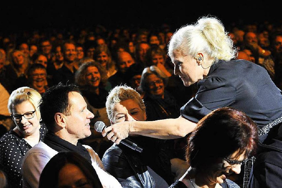 Die Entertainerin wagt sich gerne ins Getümmel (Foto: Hans-Peter Müller) Die Entertainerin wagt sich gerne ins Getümmel (Foto: Hans-Peter Müller)
