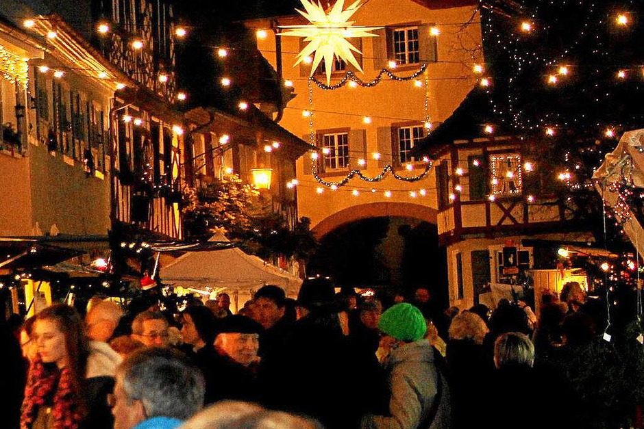 Impressionen vom 21. Vogtsburger Weihnachtsmarkt in Burkheim (Foto: Herbert Trogus) Impressionen vom 21. Vogtsburger Weihnachtsmarkt in Burkheim (Foto: Herbert Trogus)