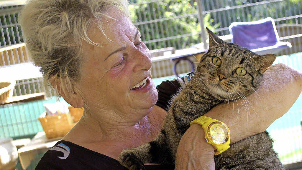 Ein Bild aus glücklicheren Tagen: Katzenmutter Doris Beckert im Sommer 2013 ...