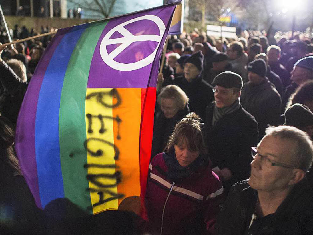 Pegida Mobilisiert Menschen In Dresden Deutschland