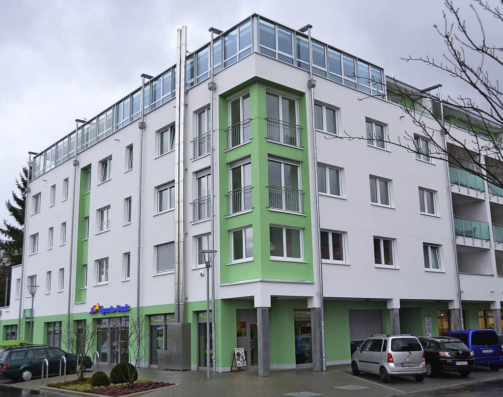 Eine Menschenkette zur neuen Mediathek - Badische Zeitung