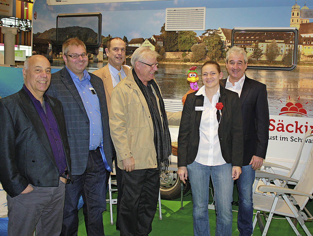 Werbung mit Wohnmobil und Badelounge um Urlaubsgäste - Badische Zeitung