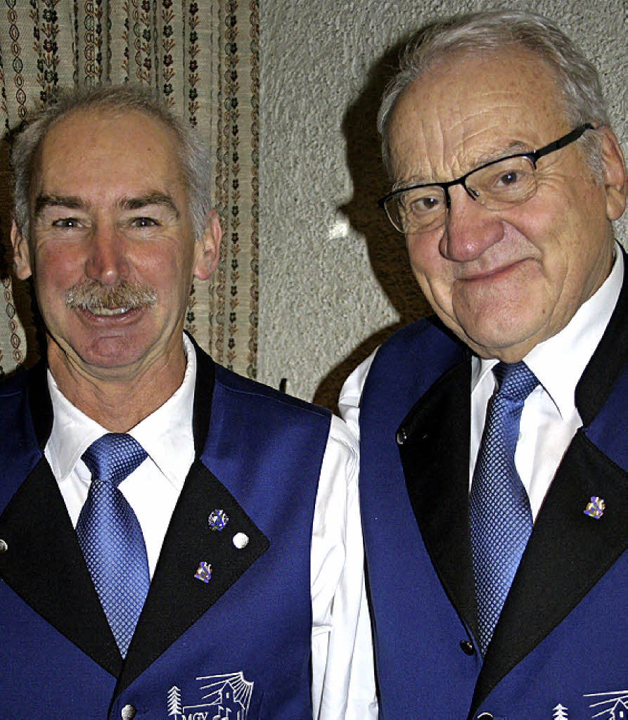 Karl Hoch (links) erhielt das silberne Ehrenzeichen, Wolfgang Klock die ...