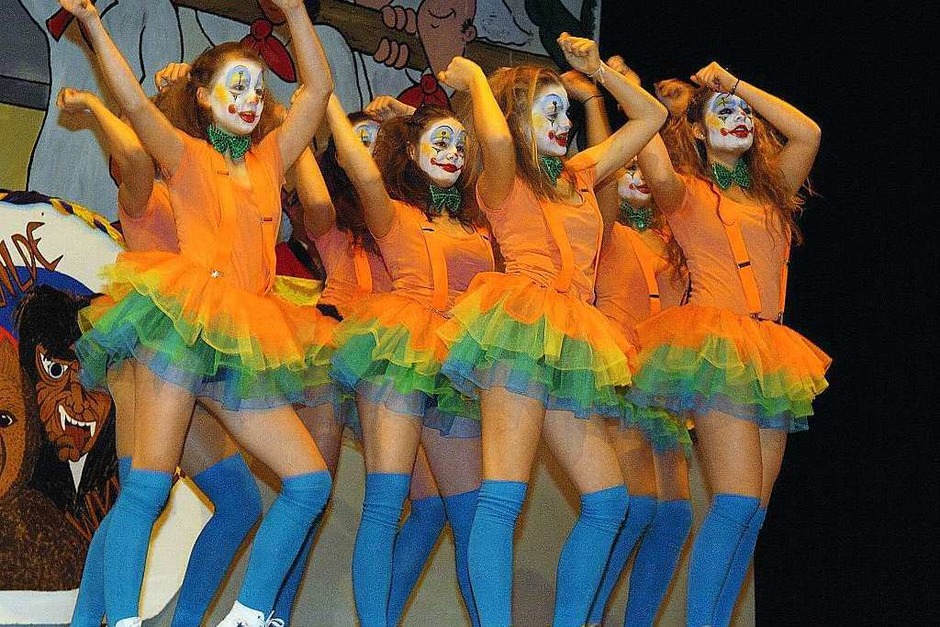 Ball der Narrengilde in Wyhl: Das Jugendballett sorgte mit seinen Clownerien für eine Bereicherung des Programms. (Foto: Jürgen Schweizer) Ball der Narrengilde in Wyhl: Das Jugendballett sorgte mit seinen Clownerien für eine Bereicherung des Programms. (Foto: Jürgen Schweizer)