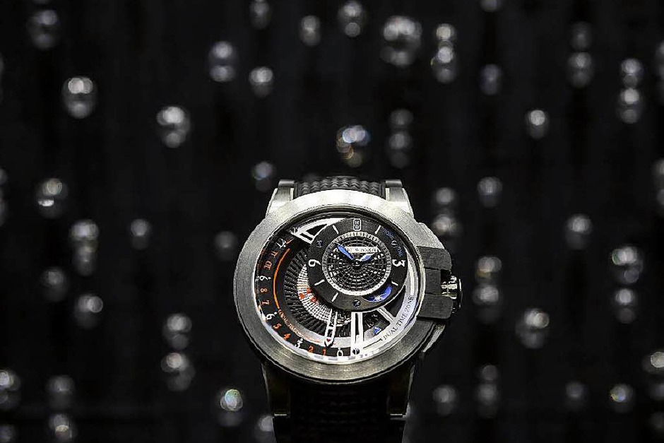 150 .000 Besucherinnen und Besucher aus über 40 Ländern werden zur Baselworld erwartet. (Foto: AFP) 150 .000 Besucherinnen und Besucher aus über 40 Ländern werden zur Baselworld erwartet. (Foto: AFP)