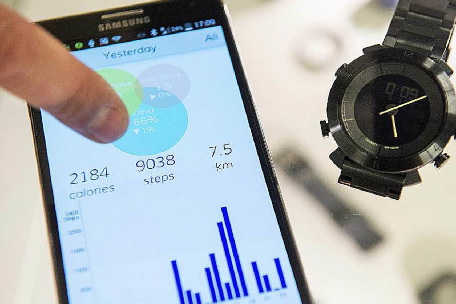 150 .000 Besucherinnen und Besucher aus über 40 Ländern werden zur Baselworld erwartet. (Foto: dpa) 150 .000 Besucherinnen und Besucher aus über 40 Ländern werden zur Baselworld erwartet. (Foto: dpa)
