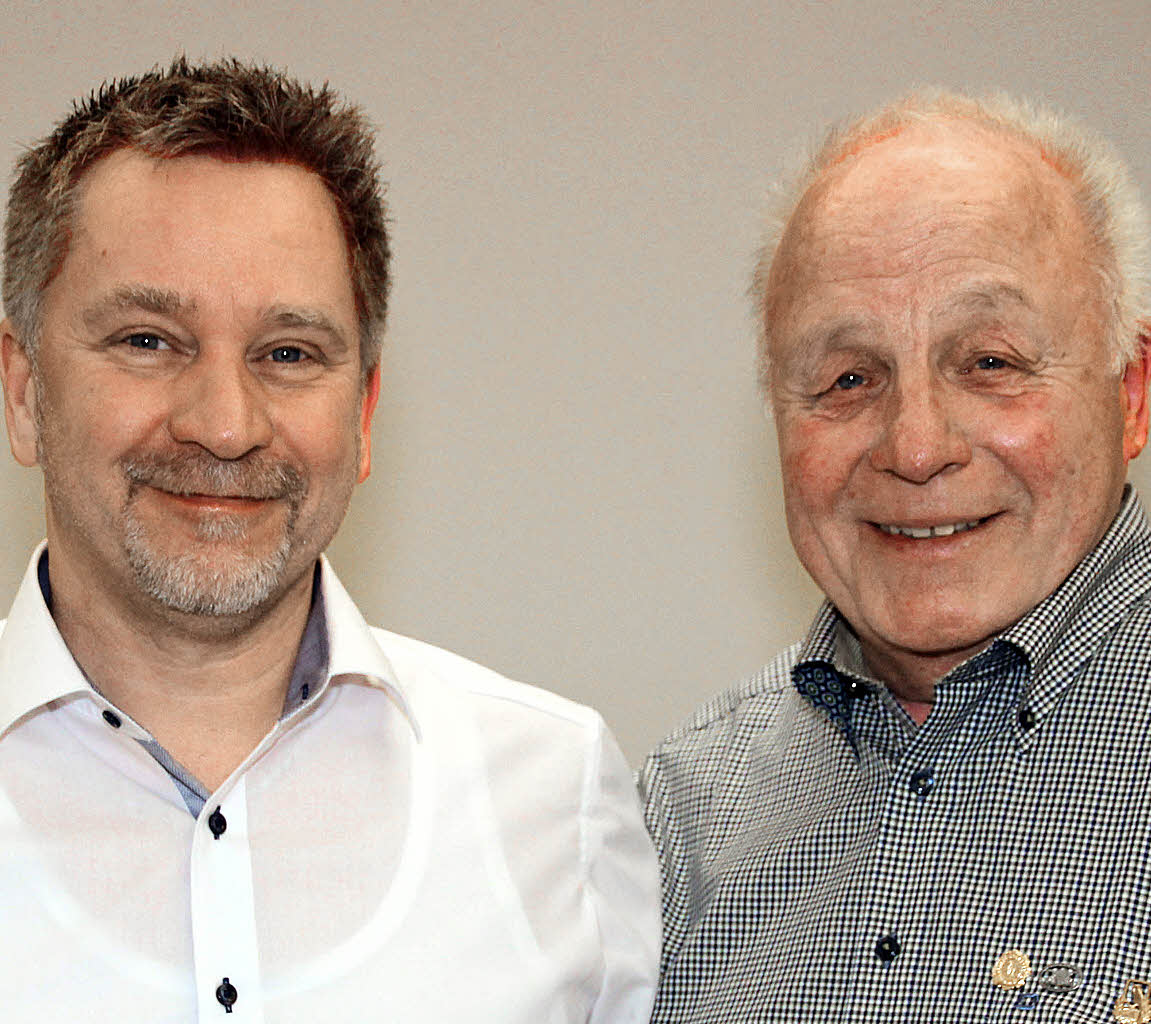 Seit 50 Jahren ist Manfred Beha (rechts) im Kanarienzucht- und ...