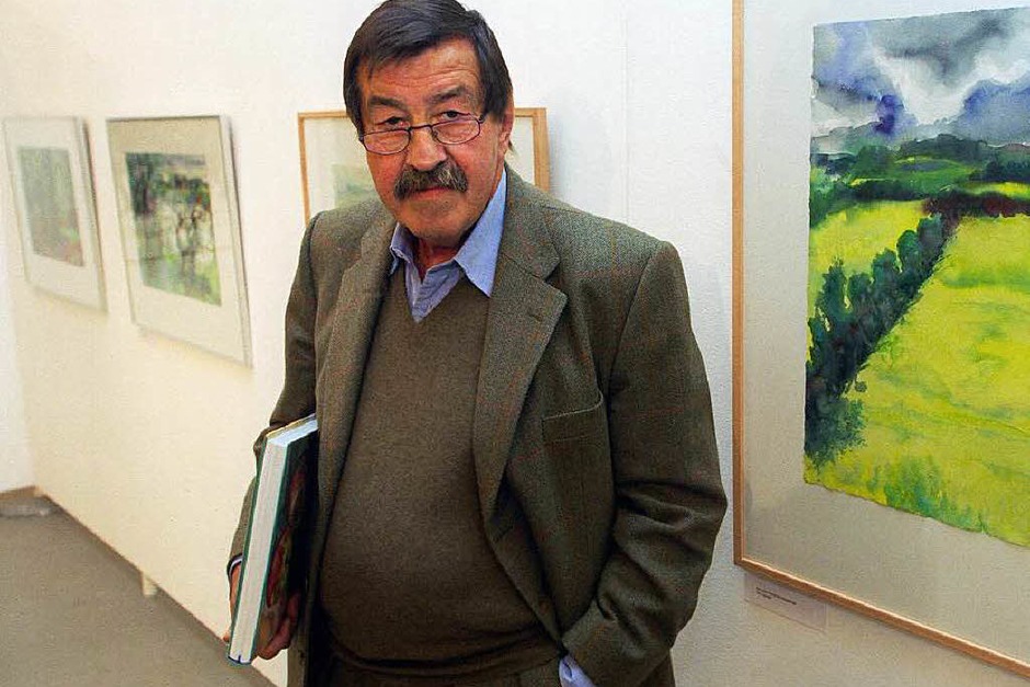Günter Grass steht am 27.11.1997 vor neuen von ihm geschaffenen Aquarellen in der Hamburger Freien Akademie der Künste. (Foto: dpa) Günter Grass steht am 27.11.1997 vor neuen von ihm geschaffenen Aquarellen in der Hamburger Freien Akademie der Künste. (Foto: dpa)