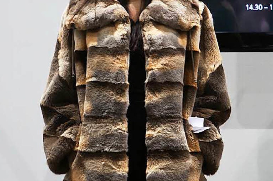 Nachhaltiger Stoff oder absolutes Tabu? Mode aus Schwarzwälder Fuchspelz. (Foto: Christoph Breithaupt, Christoph Breithaupt) Nachhaltiger Stoff oder absolutes Tabu? Mode aus Schwarzwälder Fuchspelz. (Foto: Christoph Breithaupt, Christoph Breithaupt)