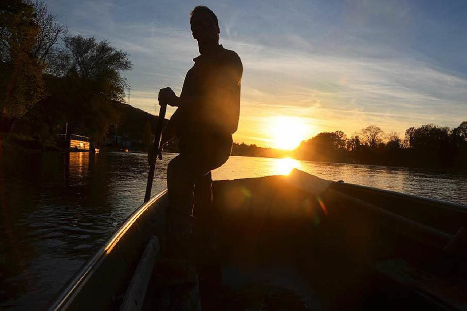 Der Rhein zeigt sich derzeit von seiner schönsten Seite – für die Pontoniere ist er gerade keine große Herausforderung. Kraft und Ausdauer brauchen sie trotzdem. (Foto: Sina Gesell) Der Rhein zeigt sich derzeit von seiner schönsten Seite – für die Pontoniere ist er gerade keine große Herausforderung. Kraft und Ausdauer brauchen sie trotzdem. (Foto: Sina Gesell)