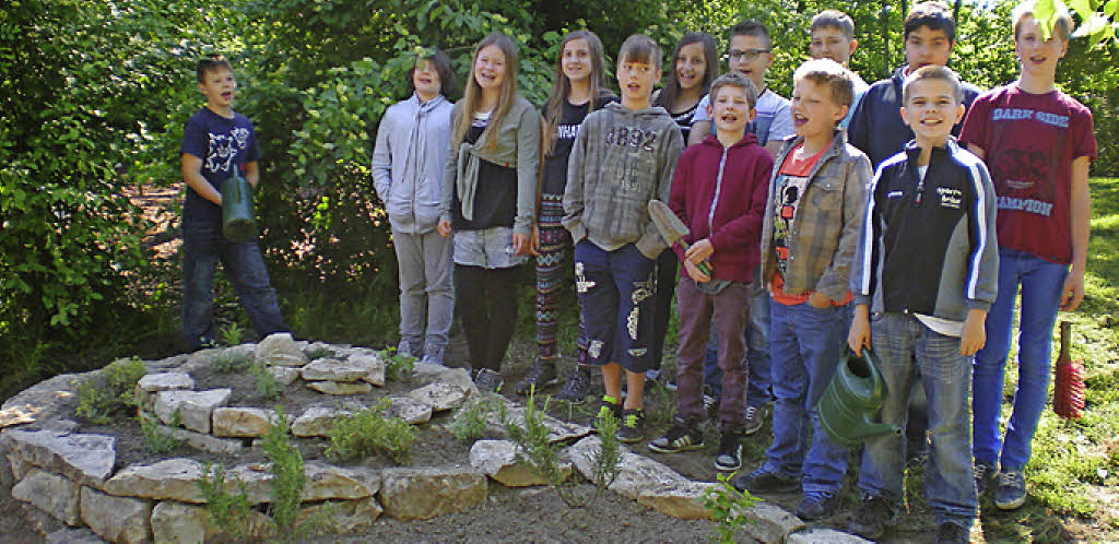 Eine Kräuterspirale im Schulhof - Badische Zeitung