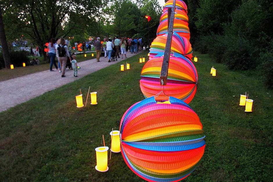 Ein stimmungsvolles Vergnügen: das Lichterfest im Bad Bellinger Kurpark (Foto: Jutta Schütz) Ein stimmungsvolles Vergnügen: das Lichterfest im Bad Bellinger Kurpark (Foto: Jutta Schütz)