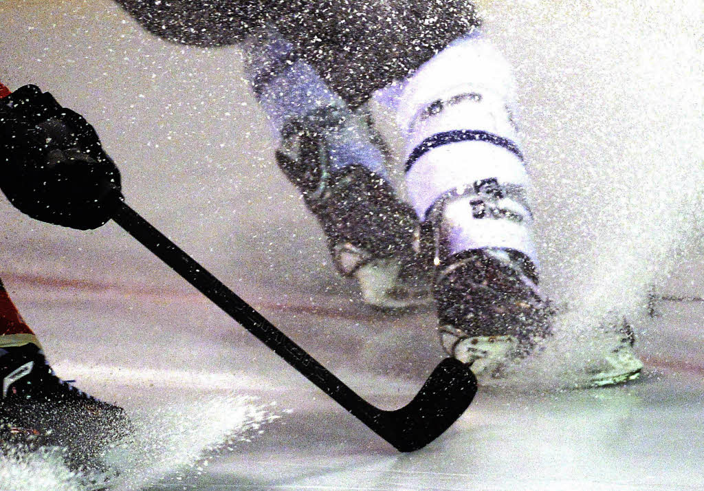 Eis mit Werbung und Videos für Schiris - Badische Zeitung