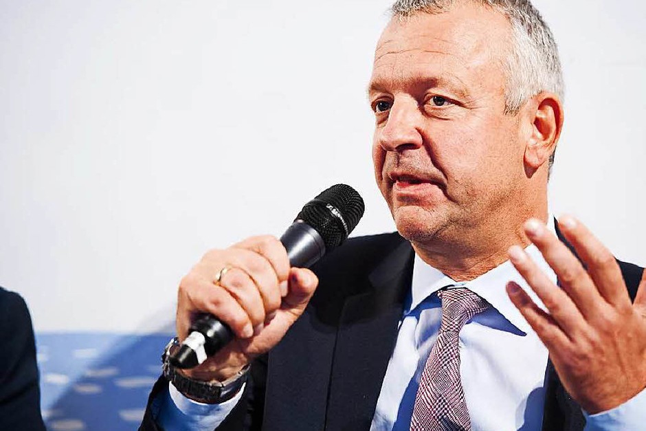 Christoph Münzer, Hauptgeschäftsführer Wirtschaftsverband Industrieller Unternehmen Baden (WVIB) diskutierte eifrig mit. (Foto: Miroslav Dakov) Christoph Münzer, Hauptgeschäftsführer Wirtschaftsverband Industrieller Unternehmen Baden (WVIB) diskutierte eifrig mit. (Foto: Miroslav Dakov)