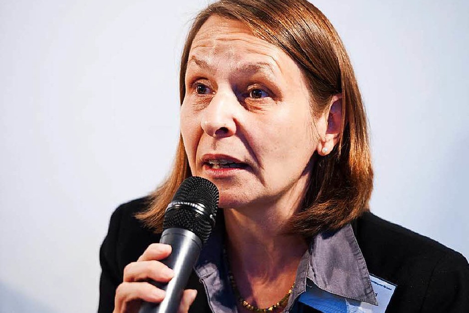 Prof. Dr. Elke Theobald Geschäftsführerin des Steinbeis-InnovationszentrumUnternehmensentwicklung an der Hochschule Pforzheim und Projektleiterin von www.spitzenfrauen-bw.de (Foto: Miroslav Dakov) Prof. Dr. Elke Theobald Geschäftsführerin des Steinbeis-InnovationszentrumUnternehmensentwicklung an der Hochschule Pforzheim und Projektleiterin von www.spitzenfrauen-bw.de (Foto: Miroslav Dakov)