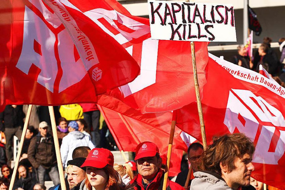 Mindestens 150.000 Menschen protestieren in Berlin gegen TTIP (Foto: dpa) Mindestens 150.000 Menschen protestieren in Berlin gegen TTIP (Foto: dpa)
