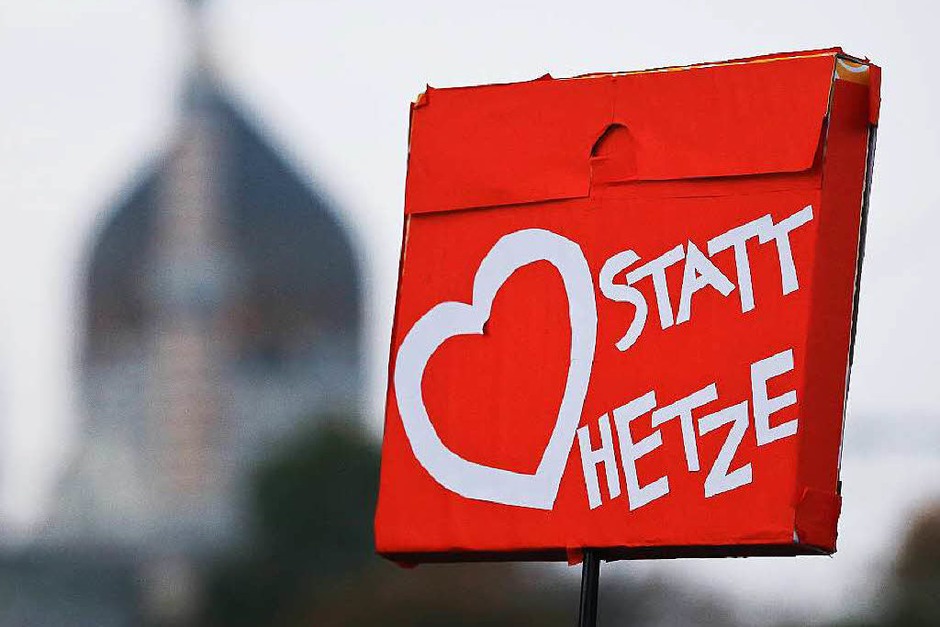 Demonstration gegen Pegida (Foto: dpa) Demonstration gegen Pegida (Foto: dpa)