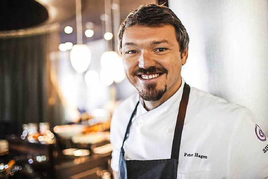 Gerade noch auf der Plaza Culinaria, jetzt wieder im Rampenlicht von Michelin: Zwei-Sterne-Koch Peter Hagen vom Restaurant ammolite in Rust (Foto: Michael Bode info@bode-fotografi) Gerade noch auf der Plaza Culinaria, jetzt wieder im Rampenlicht von Michelin: Zwei-Sterne-Koch Peter Hagen vom Restaurant ammolite in Rust (Foto: Michael Bode info@bode-fotografi)