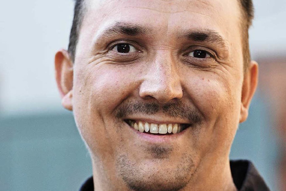 Sascha Weiß, Chef in der Freiburger Wolfshöhle, freut sich darüber, dass nun ein Stern sein Restaurant schmückt. (Foto: Thomas Kunz) Sascha Weiß, Chef in der Freiburger Wolfshöhle, freut sich darüber, dass nun ein Stern sein Restaurant schmückt. (Foto: Thomas Kunz)
