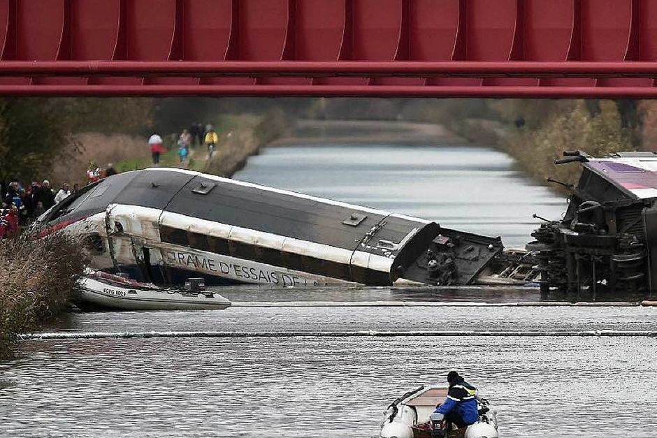 In Eckwersheim bei Straßburg ist ein TGV entgleist (Foto: AFP) In Eckwersheim bei Straßburg ist ein TGV entgleist (Foto: AFP)