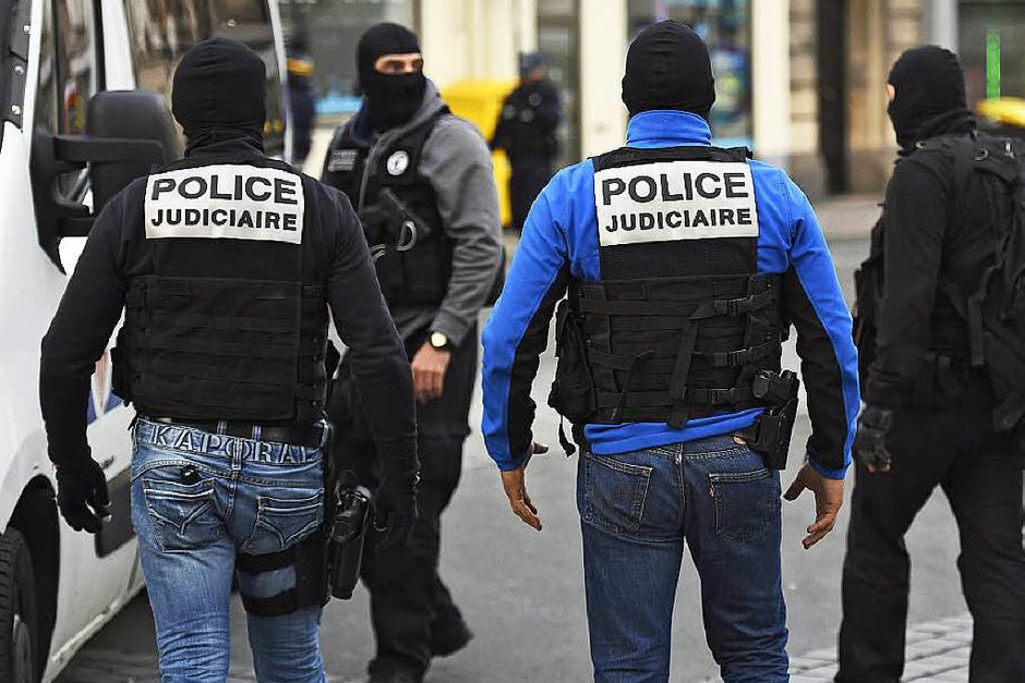 Französische Sicherheitskräfte bei dem Anti-Terror-Einsatz im Zentrum von Saint-Denis. (Foto: AFP) Französische Sicherheitskräfte bei dem Anti-Terror-Einsatz im Zentrum von Saint-Denis. (Foto: AFP)
