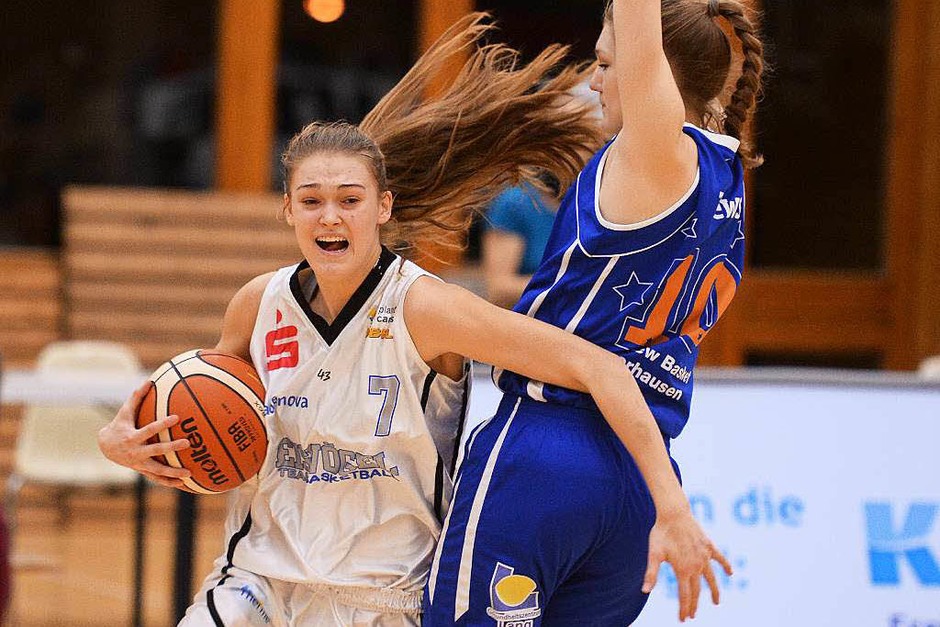 Die USC-Eisvögel (weiße Trikots) bei ihrem 77:75-Erfolg gegen Oberhausen (Foto: Patrick Seeger) Die USC-Eisvögel (weiße Trikots) bei ihrem 77:75-Erfolg gegen Oberhausen (Foto: Patrick Seeger)