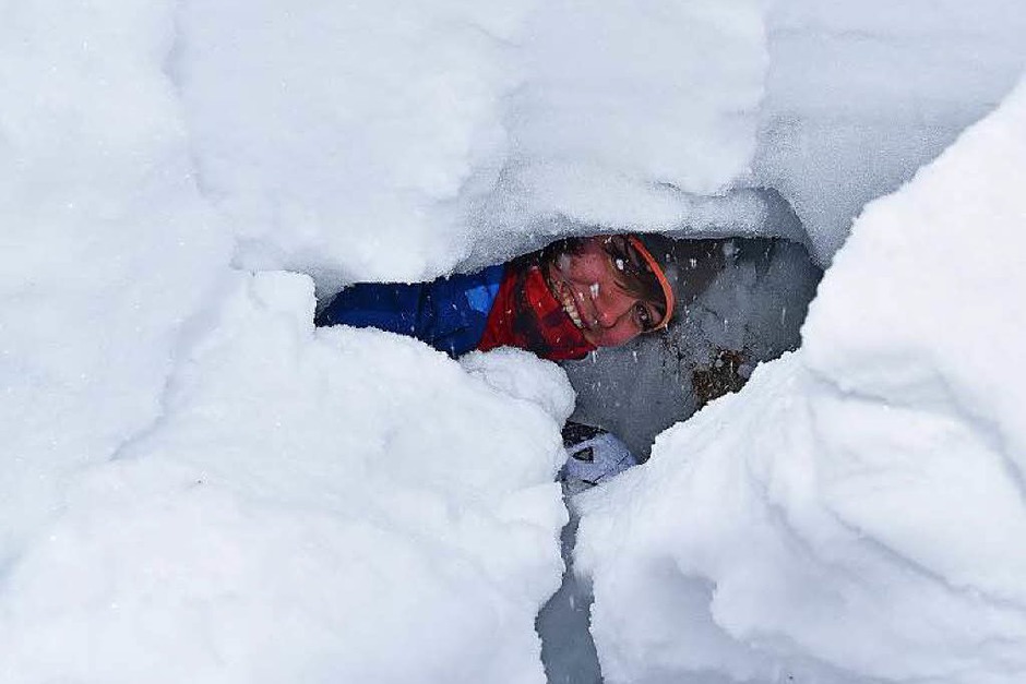 Lawinenübung mit der Bergwacht: Mehr als 25 Leser sind bei der Aktion BZ-Hautnah auf dem Feldberg auf Vermisstensuche. (Foto: Philippe Thines) Lawinenübung mit der Bergwacht: Mehr als 25 Leser sind bei der Aktion BZ-Hautnah auf dem Feldberg auf Vermisstensuche. (Foto: Philippe Thines)