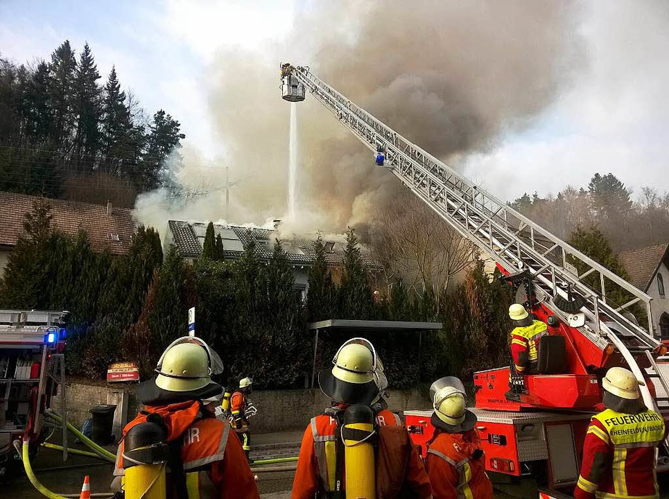 Brand In Einfamilienhaus F Hrt Zu Gro Einsatz Am Hochrhein